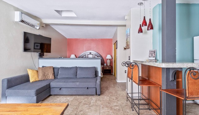 The Tucsonan Style Casita - FULLY FENCED AND PET FRIENDLY!