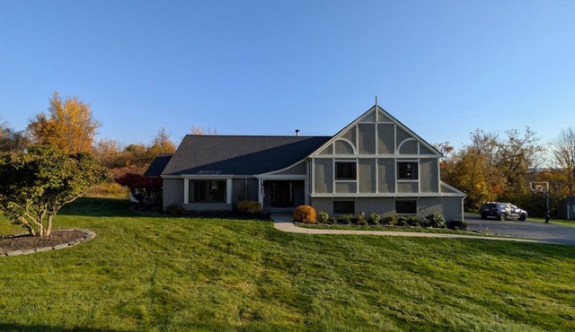 The Tudor at Willow Creek - Spacious 4-bedroom house in Little Falls