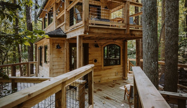 The Tulip Treehouse | Hocking Hills