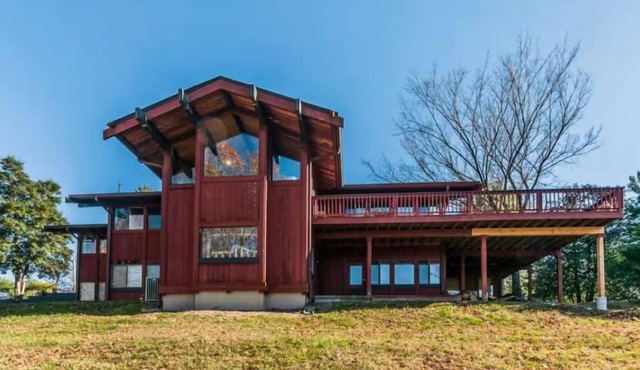 The Tulip Tree Bay Lodge