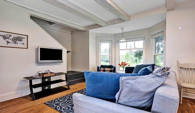 The Tulip Tree: Waterfront PEC Family Cottage