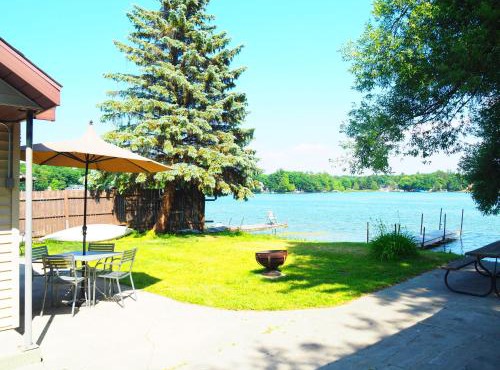The Turk Lake House - Lakefront with Toys & AC!
