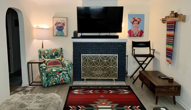 The Turquoise Cat Nob Hill 3 bedrooms 2 bathrooms garage private yard Fast WiFi