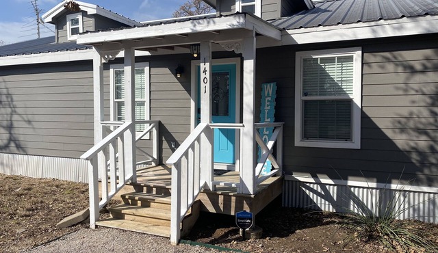 The Turquoise Door, short drive to Round Top, 5 private acres, Outdoor Firepit