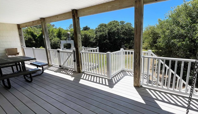 The Turtle Club - One level 4 Bedroom House with Pool, Large Docks, Canal Access