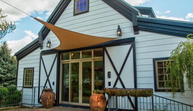 THE TURTLE HOUSE-WEDDING VENUE/REUNION LODGE