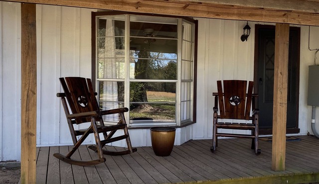 THE TWELVE OAKS FARMHOUSE - Want to get away? Sit under our HUGE Oak Trees