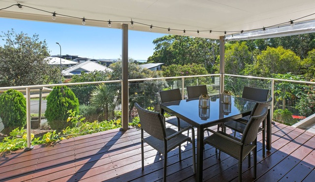 THE TWILIGHT BREEZE - Red Head - Pet Friendly