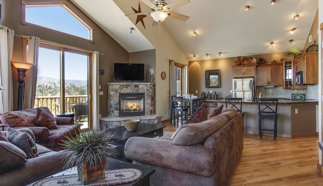 The Twin Owls 21A - 2 Br Condo with Private Hot Tub - Lake and Mountain Views