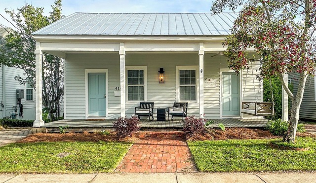 The Two Door — A Cozy & Spacious Retreat in Historic Downtown Pensacola