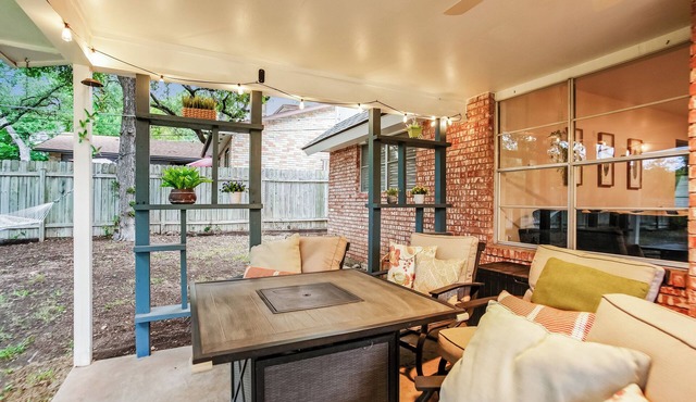 The TX Oasis. Boho Paradise. Huge Backyard.