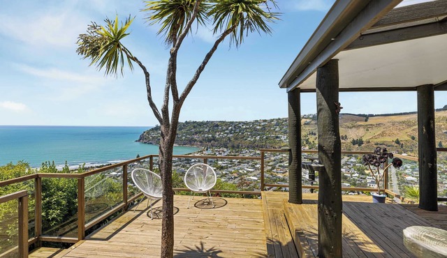 The Ultimate Cecil Wood Stay - Hot Tub, BBQ & Views