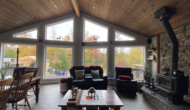 The Ultimate Escape: Hot Tub, Workout Room & Spacious Outdoors