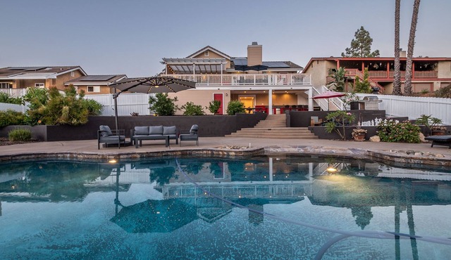 The Ultimate Family Getaway- Game Room/Pool/Hot Tub/Human Chess!