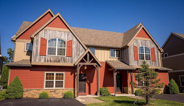 The Ultimate Family Reunion Spot (You'll Never Want to Leave) | 20+ Amenities, Pools, Big Homes
