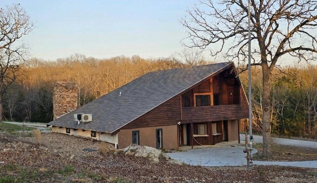 The ultimate fishing retreat, situated between Truman Lake and the Osage River