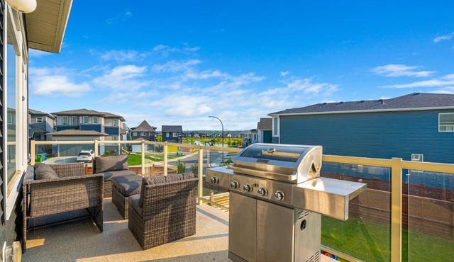 The Ultimate Getaway with Central AC, 3 King Beds, Hot Tub, Pool Table and More