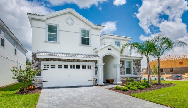 The Ultimate Guide to Renting Your Luxury 8 Bedroom Mansion on Champions Gate Resort