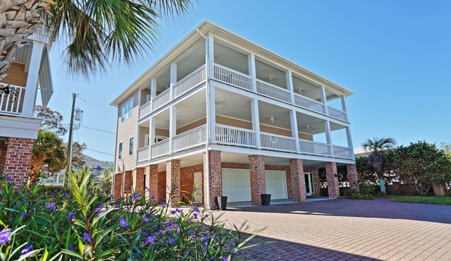 The Ultimate In Beach Living! Ocean View, Steps to Beach, Sleeps 8. Elevator!