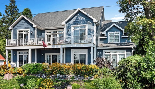 THE ULTIMATE LAKEHOUSE
