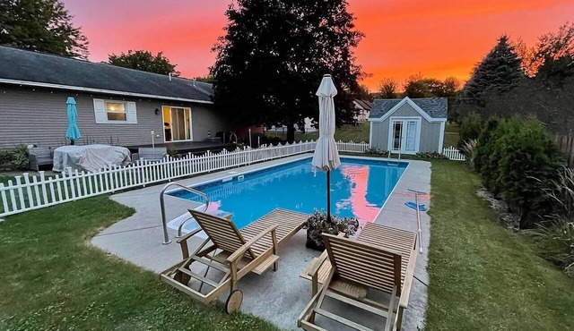 The Ultimate Playhouse: Heated Pool-Fireplace-Game Room-TheaterLounger-2Dogs OK