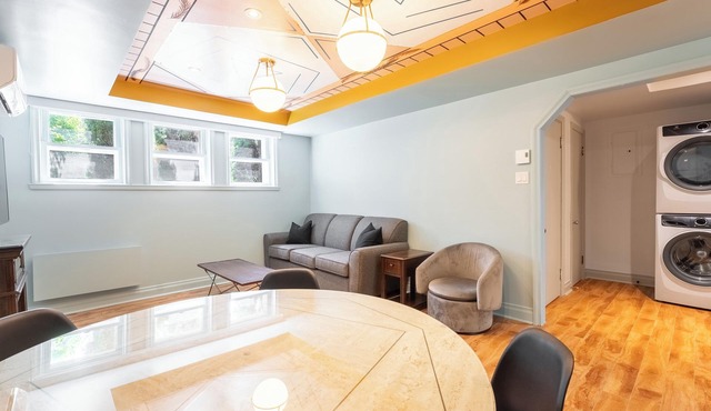 The Unforgettable - Metro - AC - TV - Renovated