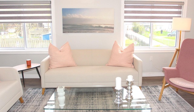 The Upper Deck Retreat- Holiday Cozy in Crystal Beach!