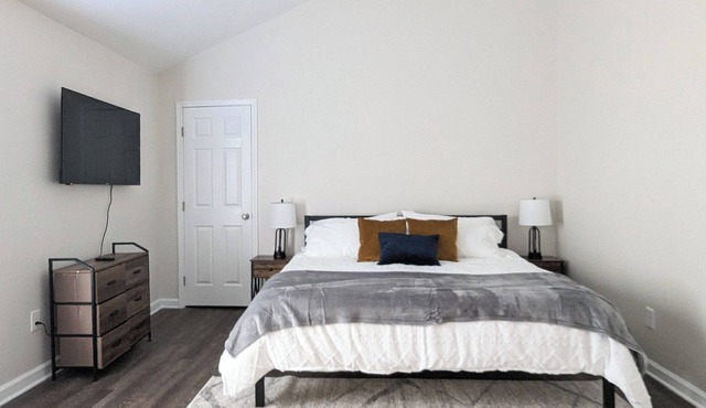 The Uptown Memphian - Free Parking, Only a Block from St. Jude