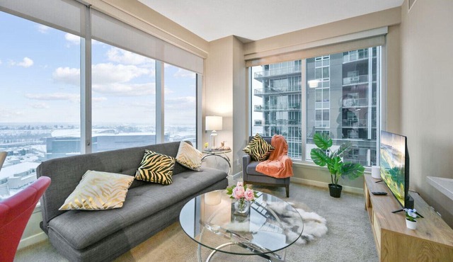 The Urban Peak »19th Floor » Mountain & City Views