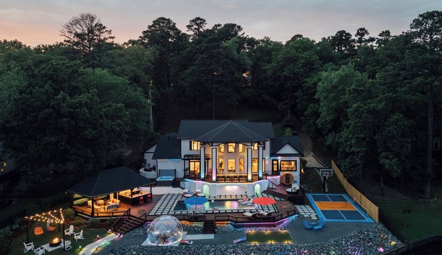 The Superstar | Waterfront Pool & Pickleball