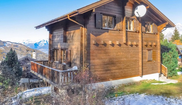 The vacation home Chalet Glück-Auf in Bürchen is located in the chalet zone of the village.
