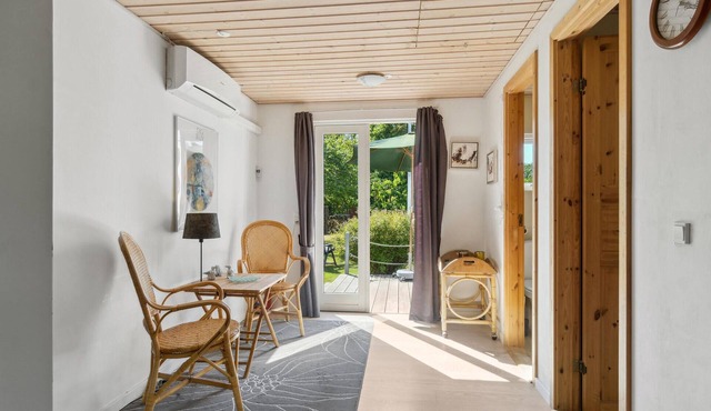 The vacation home in Egense is located directly on the Limfjord.