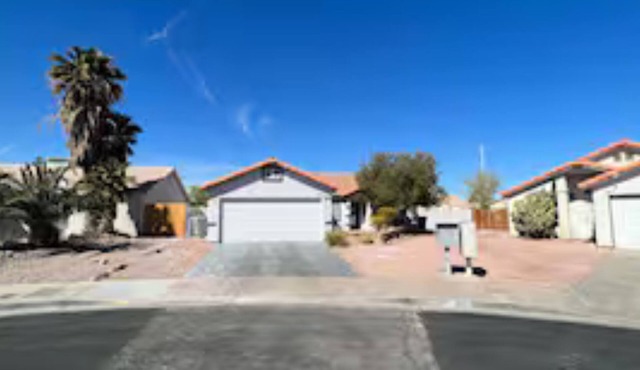 THE VACATION SPOT IN HENDERSON3-bedroom house in brilliant Henderson with WiFi