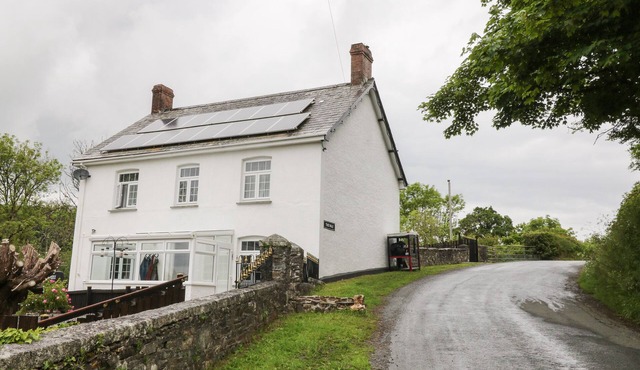 THE VALE, pet friendly, with a garden in Ashwater