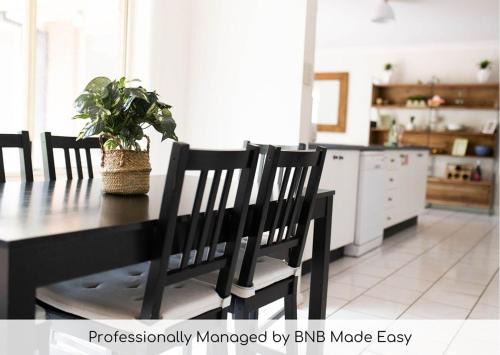 The Valerie Gardens - Homely & Cosy, Sleeps 11