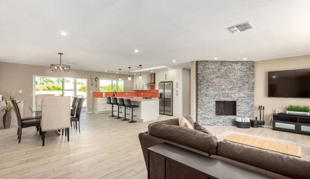 The Valley View- Heated Pool/Hiking/Rooftop/Gym/WFH