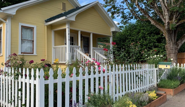 The Valley Wine Cottage - Walk to tasting rooms and cute downtown Newberg