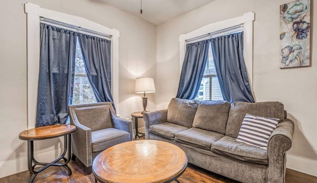 The Vance Corner Suite | Bright & Relaxing