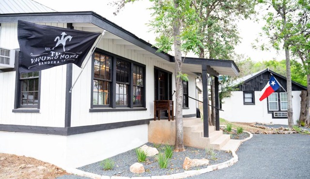 THE VAQUERO MOTEL