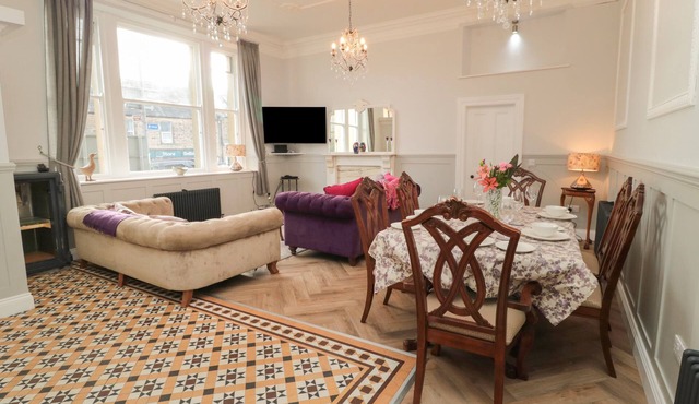 THE VAULT HOUSE, pet friendly, luxury holiday cottage in Bellingham