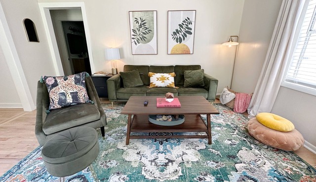 The Velvet Crush Cottage located in the heart of Monroe