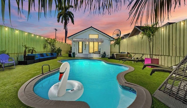 The Velvet Palm | Pool | Hot Tub | Midtown