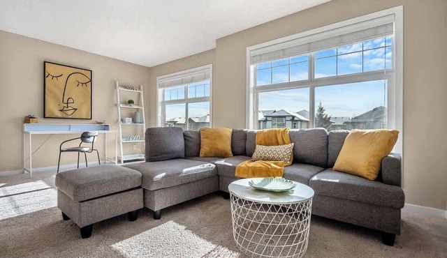 The Venti - 3BD 2BA Yard Garage & Upper Suite