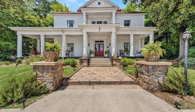 The Veranda Historic Inn