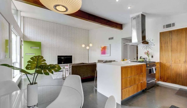 The Verde | Chic SoCo Retreat + Pet Friendly