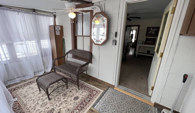 The (Veteran Owned) Hanover Hangout Guesthouse - cozy cottage w/privacy + fun