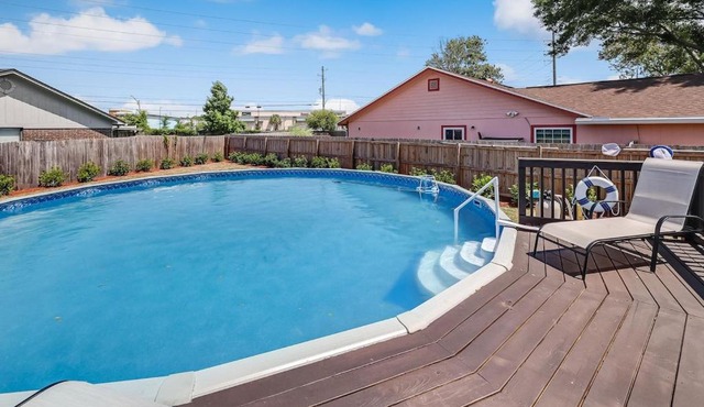The Vibe Retreat Pool Hot Tub Gameroom Firepit