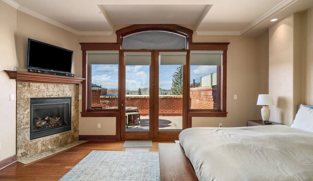 The Victoria 4 1 Bedroom Condo by RedAwning