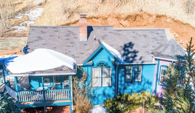 The Victorian at Valley Glen- a romantic mountain getaway