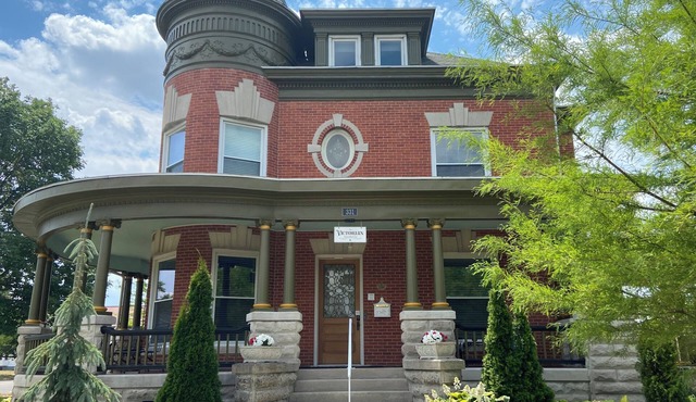 THE VICTORIAN GUESTHOUSE BED & BREAKFAST - Room 1